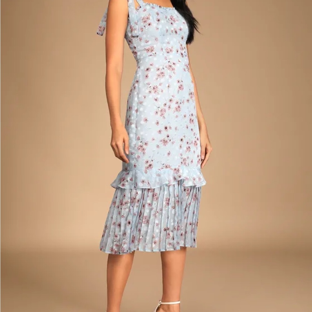 Lulu’s Terrace Views Light Blue Floral Print Tiered Midi Dress